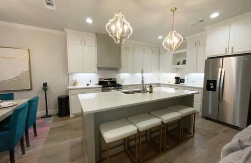 Lubbock House | West Texas Chic. New Construction. EV Charger. Pets Allowed. Ten Mins from TTU.