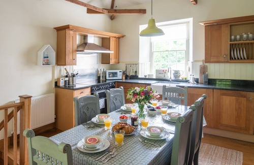 Kingsbridge Cottage | West Wing - a cottage that sleeps 6 guests in 3 bedrooms
