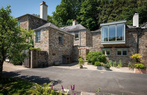 Kingsbridge Cottage | West Wing - a cottage that sleeps 6 guests in 3 bedrooms