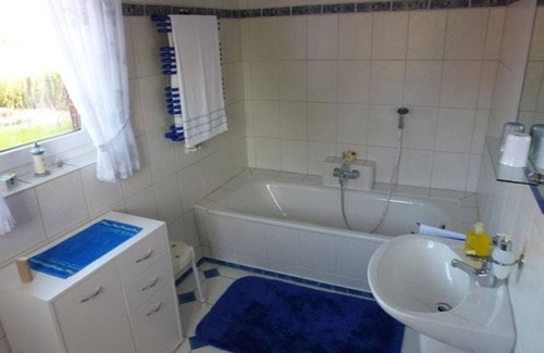 Krummhoern House | Westermann - Ferienhaus An't Dörprand - Holiday House, shower and bath, WC, 3 bedrooms