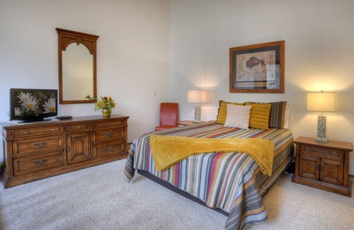 Purgatory Cabin | Western Exposure (#338) |10 min to Ski - A/C - Golf - Shared Pool & Hot Tub