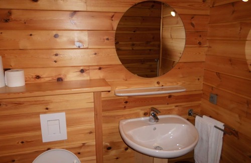 Cherain Bed & Breakfast | Western old time B&b in the Ardennes, room for 2 guests, ensuite bathroom