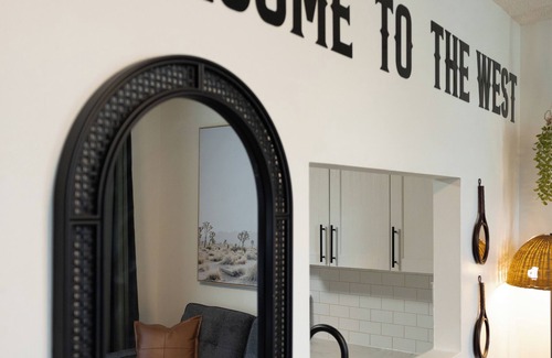 Inglewood Apartment | Western Vibes Retreat by Calgary Stampede and Downtown Calgary