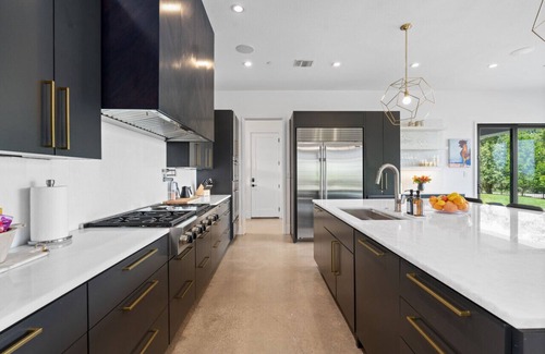 Westlake Highlands Apartment | Westlake/15 Min to DT/Pool/Hot Tub/Views!