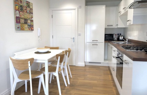 Peterborough Apartment | Westlake Apartment No.5 in Hampton, Peterborough
