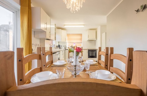 Luton House | Wetherne House w/Parking & Self Checkin near L&D Hospital, Cul De Sac