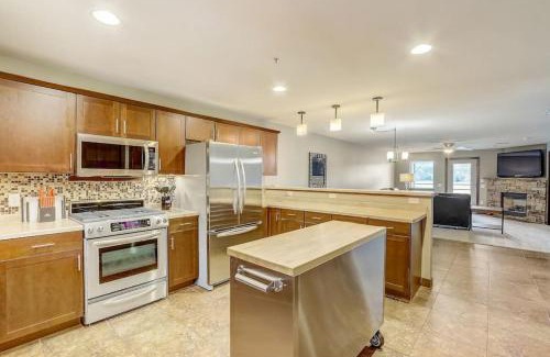 Lake Delton House | WFC IV Adults or Families Lakefront View