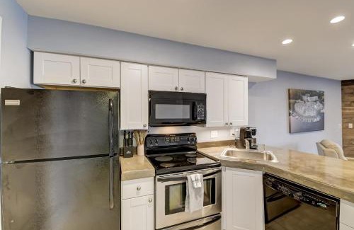 Lake Delton House | WFC Lakefront Views Family or Romance