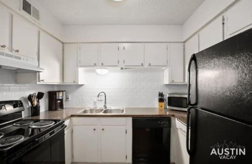 Clarksville Apartment | WFH in Relaxing Clarksville Townhome with Parking