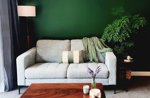 Motueka Bed & Breakfast | Whakatā Place - Peaceful, Chic, Central Retreat Near Beaches, Parks & Adventure!