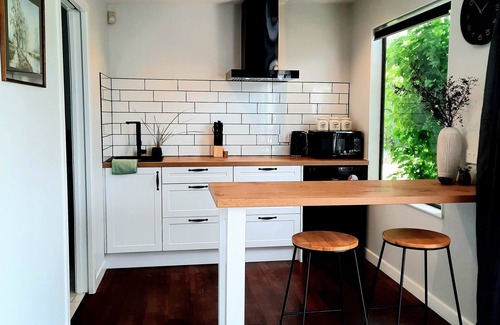Motueka Bed & Breakfast | Whakatā Place - Peaceful, Chic, Central Retreat Near Beaches, Parks & Adventure!