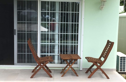Southampton Apartment | "Whale Bay Beach Getaway"