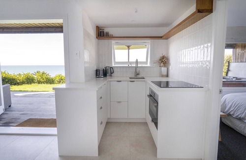 Raglan Apartment | Whale Bay Surf Bach + Spa - Absolute Waterfront