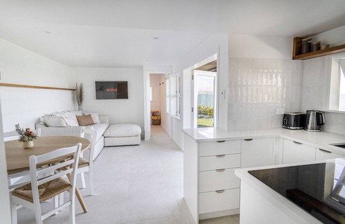 Raglan Apartment | Whale Bay Surf Bach + Spa - Absolute Waterfront