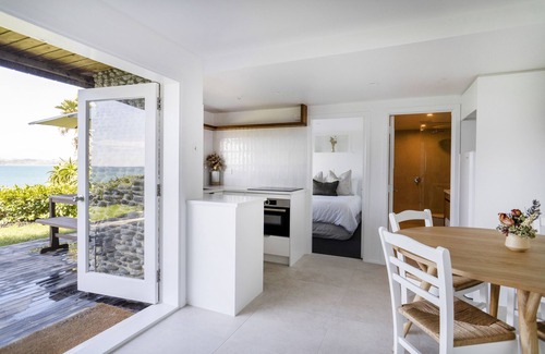 Raglan Apartment | Whale Bay Surf Bach + Spa - Absolute Waterfront