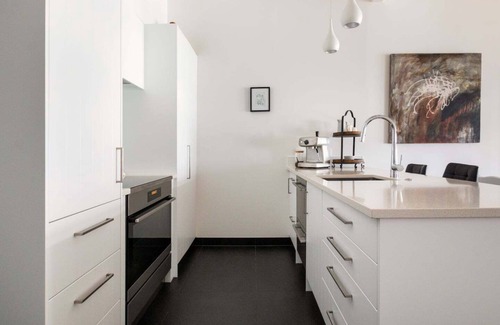 Raglan House | Whale Bay Surf House + Spa - Absolute Waterfront