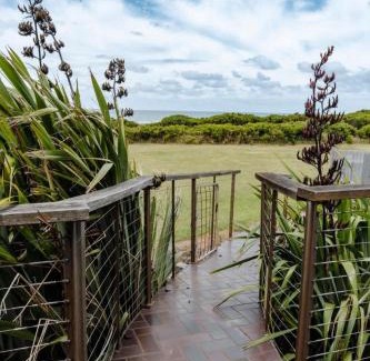 Peterborough House | Whale Rock Beach House - GOR