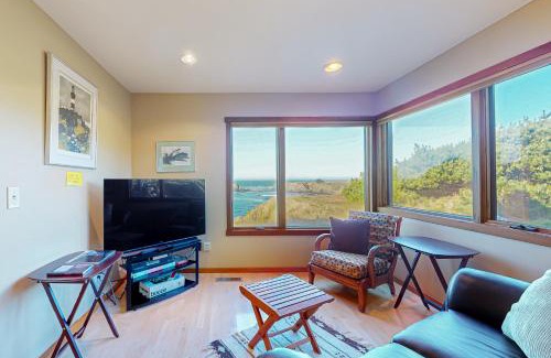 Caspar House | Whale Rock