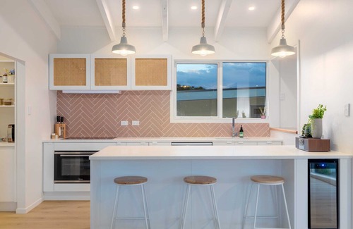 South Bay House | Whale, whale, whale, look what we have here - South Bay, Kaikoura