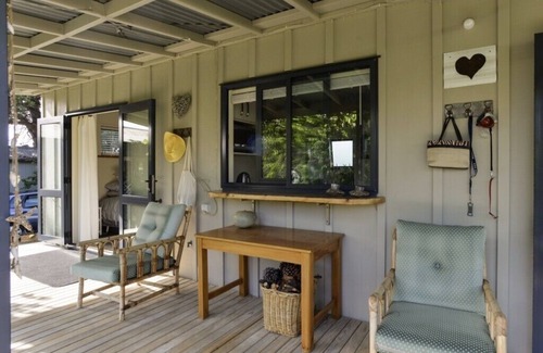 Waimarama Cottage | Whamoori - Waimarama Beach Bach