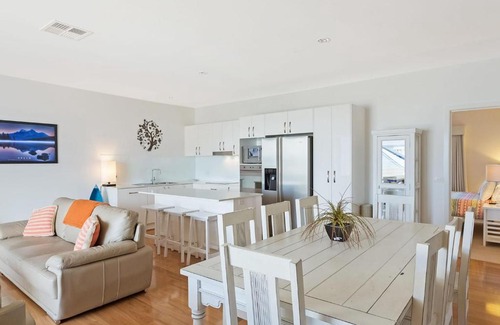 Narooma Apartment | Wharf Apartment Unit 15