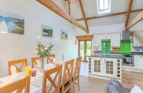 Tresmeer House | What A Beauty - Thr