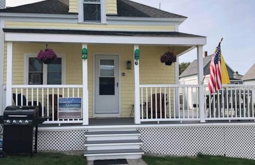 York Beach House | What a gem for a quiet and quaint vacation