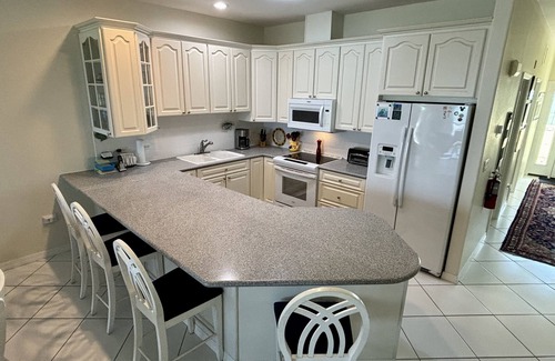 Seven Mile Beach Condo | What a View!-Enjoy this Luxury Condominium Located Right on Seven Mile Beach