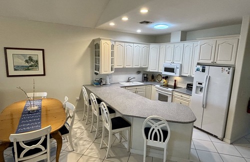 Seven Mile Beach Condo | What a View!-Enjoy this Luxury Condominium Located Right on Seven Mile Beach
