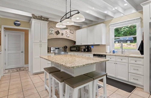 Jacksboro House | 'Whatta View' & No Steps, 2 Slip Covered Dock, Hot Tub, Ping Pong, Pool Table