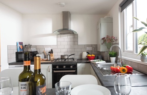 Helford Passage Cottage | WHEAL JEWEL LODGE, pet friendly, with hot tub in Helston
