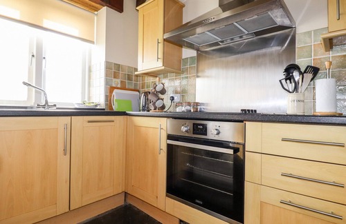 Newquay Cottage | WHEAL KITTY, pet friendly, with a garden in St Newlyn East