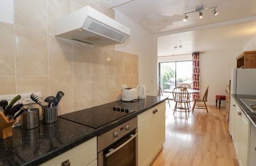 Leominster Cottage | WHEELBARROW COTTAGE, pet friendly, with a garden in Leominster