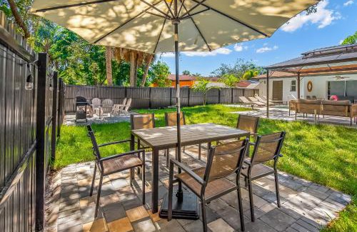 East Naples House | When in Naples! Pool Villa-Attached, 3 miles to the Beach