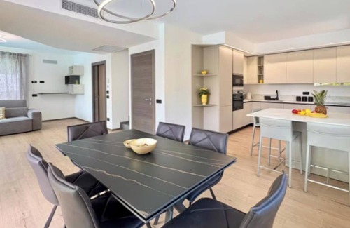Colico Piano Apartment | Where Elegance Meets the Water’s Edge – A Lakefront Villa Retreat