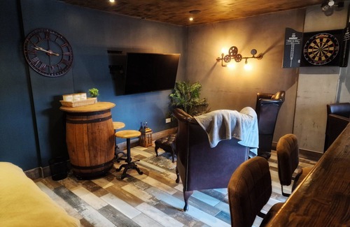 Patchway Apartment | Where Good Times Await: Stay and Play at Our Charming Pub Guest House!