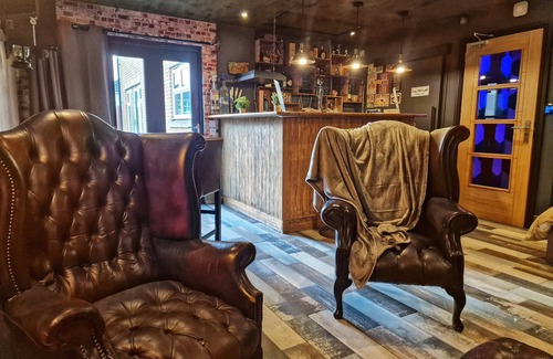 Patchway Apartment | Where Good Times Await: Stay and Play at Our Charming Pub Guest House!