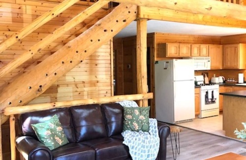 Friendship Cabin | Where Lazy Days Are the Best Daysn-near Trails and Lakes-5 beds