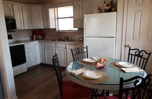 Cabot House | Where old fashioned hospitality never goes out of style.