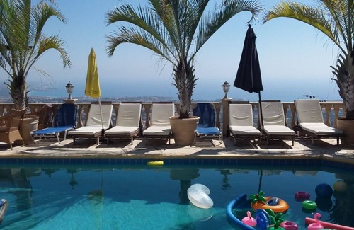 Peyia Town Villa | Where The Gods Live - Free Car Hire, Free Aircondition, LARGE GROUPS, WEDDINGS