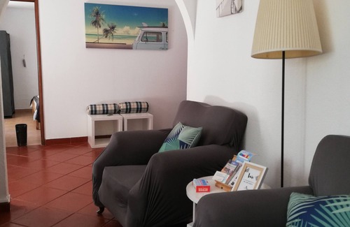 Trafaria House | Where the River Meets the Ocean. 15min to Lisbon, 8 minutes Caparica Beach