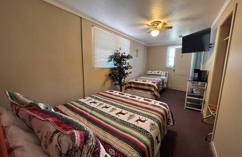Bonesteel Hotel | Whetstone Bay Lodge Room 7 - Sleeps 3