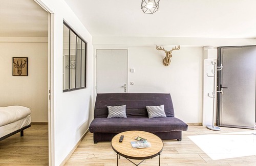 Gages Apartment | While swimming in the garden pool, watch the animals in the adjacent wildlife enclosure.