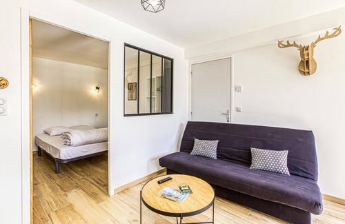 Gages Apartment | While swimming in the garden pool, watch the animals in the adjacent wildlife enclosure.