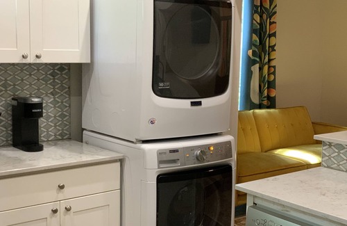 Government Hill Apartment | Whimsical 1b1b by Fort Sam Houston, The Pearl, and Downtown