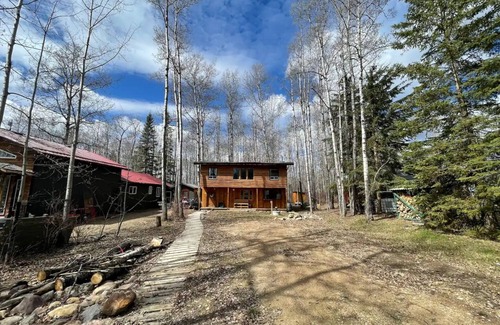 Central Alberta Cottage | Whimsical Cottage by the Lake
