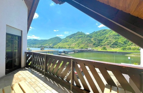 Neef Apartment | Whirlpool, sauna, box-spring beds, Netflix, balcony, garden & barbecue - 6 persons
