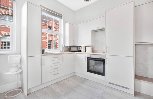 Worcester Apartment | WhiskAwayHomes Taylor Bennett Apartment 3