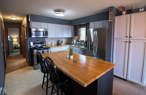 Chester House | WhiSki Cabin - 12 Acres With a Mountain View!