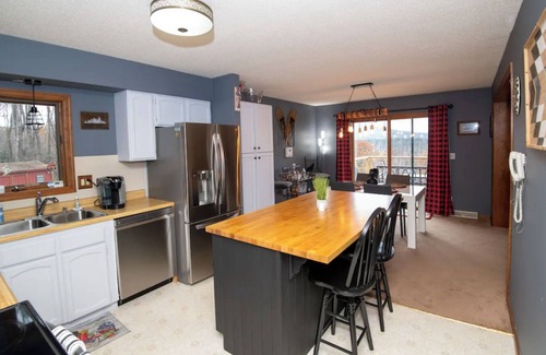 Chester House | WhiSki Cabin - 12 Acres With a Mountain View!